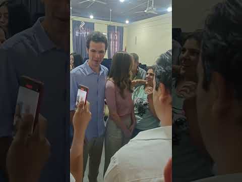 نجلا الرئيس حافظ وزين الأسد يدليان بصوتيهما في جامعة دمشق ضمن انتخابات مجلس الشعب بمبنى كلية الحقوق