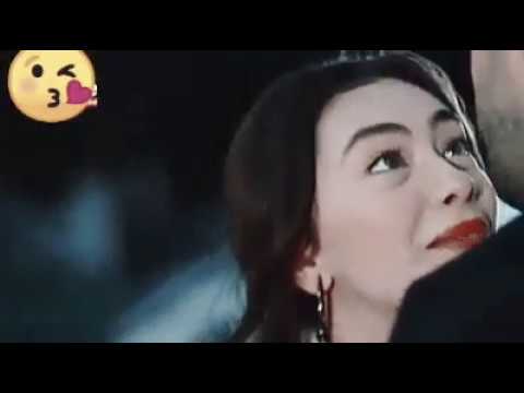 متعرفش ليه لو ابصلك مبشلش عيني من عليك