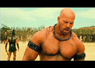 المحارب العملاق يسخر من خصمه دون أن يعلم أنه يواجه أقوى محارب في اليونان فيلم TROY