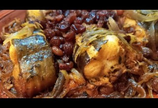 طاجين الصنور بالبصل والزبيب معلك وبنين بمذاق لايقاوم