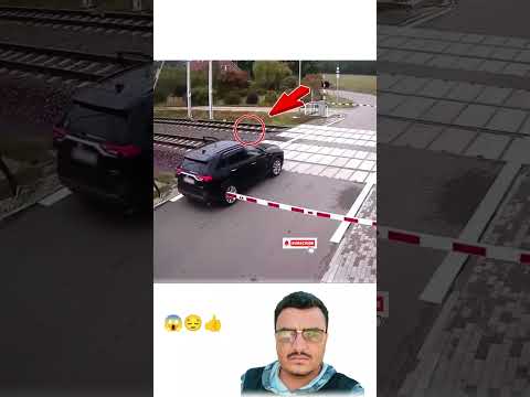 كم من لحظة اقترب فيها الخطر حتى كاد يلامسنا فإذا بخطوة إلى الخلف ت بعدنا عنه Youtubeshorts