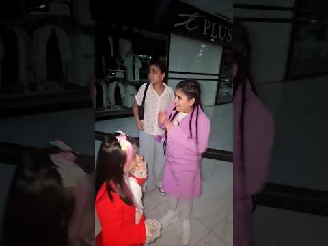 اتقفل علينا باب المول هيلين وهيفي