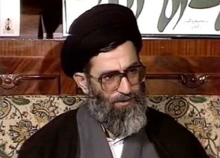 فیلم کامل دیدار خاطرات حضرت آیت الله خامنه ای از دوران مبارزات انقلاب اسلامی