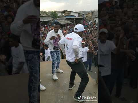 Chile 84 Performing Alira Wina