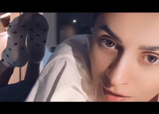  汚れた靴下の女の子のTikTokライブ