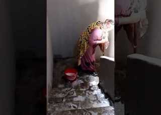  تنظيف السلم في بيت العيله تنظيف السلم تنظيف عميق تنظيف المطبخ تنظيف البوتاجاز