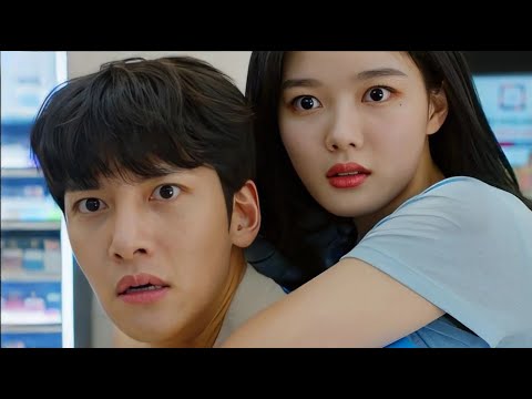 بنوته شبر ونص بتوقع شاب فقير في حبها وبتختفي لمده 4 سنين ولما بترجع بتلاقيه غني وبتشتغل عنده بنوته شبر ونص بتوقع شاب فقير في حبها وبتختفي لمده 4 سنين ولما بترجع بتلاقيه غني وبتشتغل عنده