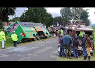  AJALI YA BASI NA COASTER ARUSHA ZAIDI YA WATU 80 WANUSURIKA KIFO NIMETENGUKA MGUU