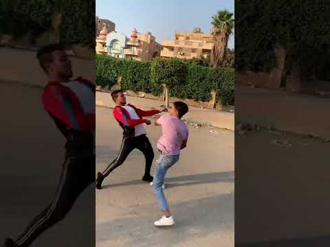 عاكستها رفضتني واحد جه سرق منها الشنطه شوفو عملت اي