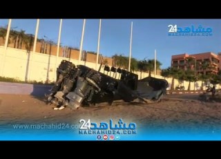   البحر يلفظ زورق الفانطوم بشاطئ مدام شوال بالبيضاء