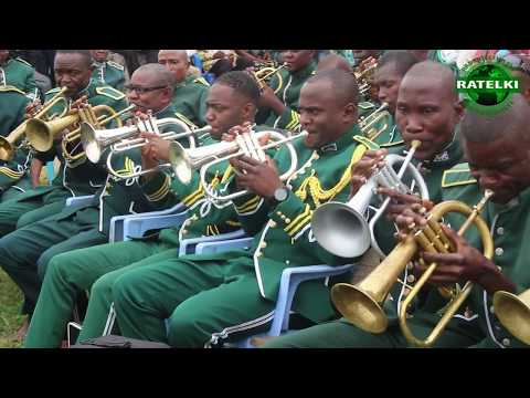 FAITES MOI CONFIANCE FAKI MERE