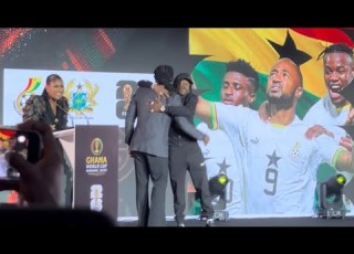  Shatta Wale And Stonebwoy Hug On Prez Mahama S Order But One Still Said The Beef Is Healthy