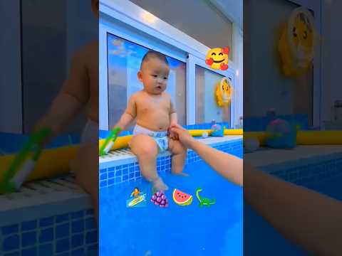 بيبي يضحك مضحك