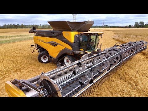 Wheat Harvesting In The UK New Holland CR11 W 50ft 15 2m Flex Header The New Mega Combine