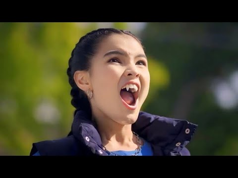 بنت عندها ١٣ سنة يوم عيد ميلادها بتكتشف انها مصاصة دماء وبتقدر تطير وعندها قوة خارقة