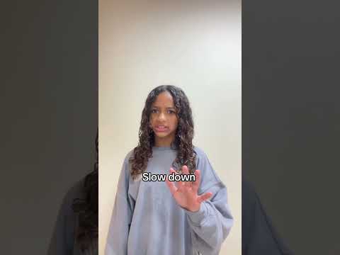 أنا أصم والمعينات السمعية وراء الشعر بديهي شعر مجعد مجتمع الصم لغة إشارة الصم صم أنا أصم والمعينات السمعية وراء الشعر بديهي شعر مجعد مجتمع الصم لغة إشارة الصم صم