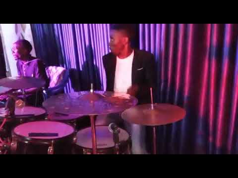 DEBORAH LUKALU Unabakia Mungu