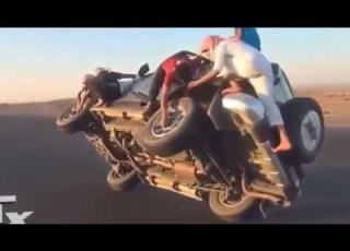 Crazy People At Saudi Arabia Changing Car Tires When The Driving