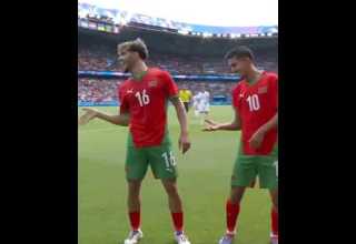 رقصة الزلزولي و اخوماش من مبارة المنتخب المغربي ضد امريكا