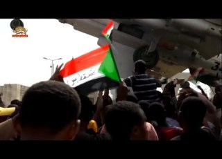 سقوط عمرالبشیر دیکتاتور سودان پس از سی سال حکومت و شادی مردم این کشور