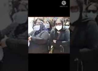  لحظه صراع شديد مع الفنانه صابرين لحظه جنازه الفناه سمير غانم