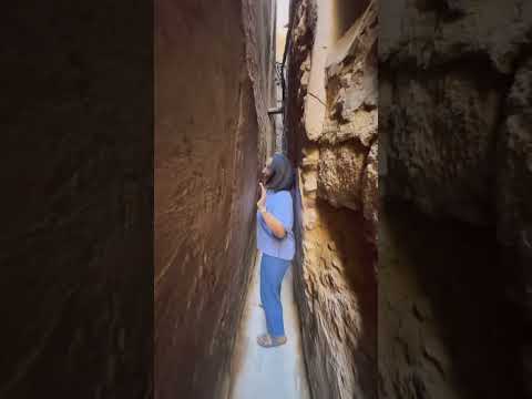 واحد من اغرب الدروبة فمدينة فاس المدينة القديمة Travel Explore Morocco