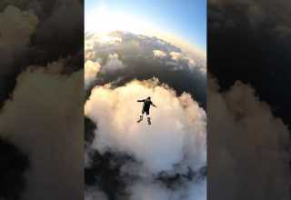 Enter The Cloud In Free Fall And Skydiving Skydiving Freefalling Freefly Skydive