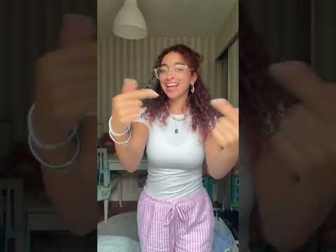 البنت اللي بترقص في عرس اختها بكل عفوية بتعلمكم الورقة تاني Swen