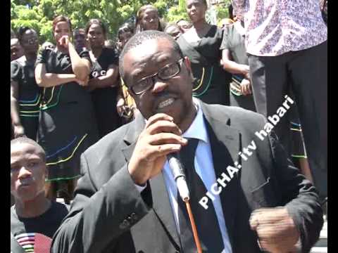 Maelfu Ya Waombolezaji Washiriki Katika Mazishi Ya Msanii Steven Kanumba Jijni Dar Es Salaam