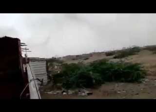 عاااااااجل ان هذه قوات حكومية تضرب الرصاص الحي علي المواطنين العزل في حي دار النعيم ببورتسودان