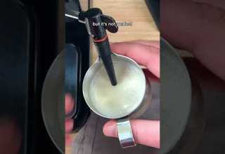 عصا البخار ستيلوسا من ديلونجي لفن اللاتيه