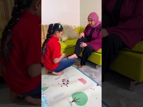 بتفتري على بنت جوزها وبتأمرها تبوس رجليها