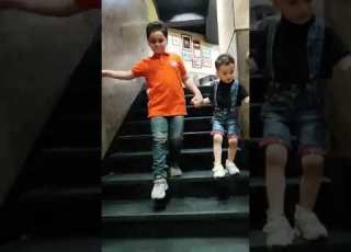  الباشا صلاح وحمزة جالكم ايديكو فوق