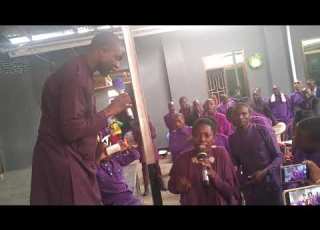 Hatimaye Mbarikiwa Ametii Agizo La Kufukuza Waumini Kanisani Amekutana Na Majibu Magumu