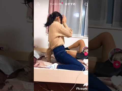 腰振りダンス 座るとこうなる 奥の生足付き