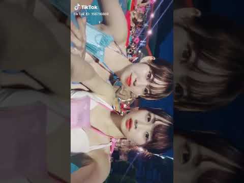 ギャル 大胆なナイトプールで水着 Tiktok