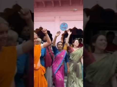 Shyama Aan Baso Vrindavan Mein Meri Umar Beet Gayi Gokul Mein Jai Shri RadheKrishna Shorts Krishna