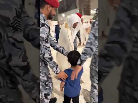 Sheikh Yasser Al Dossary Shaking Hand With Childrens