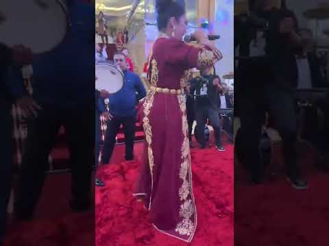 الفنانة دنيا بطمة تغني اغنية مجموعة تكادة في حفلها بمدينة وجدة الفنانة دنيا بطمة تغني اغنية مجموعة تكادة في حفلها بمدينة وجدة