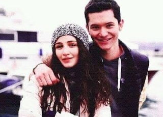 محمد عدوية دي اللي خدتني سونجول و جوناي مسلسل الأزهار الحزينة Sad Flowers Songul And Junai