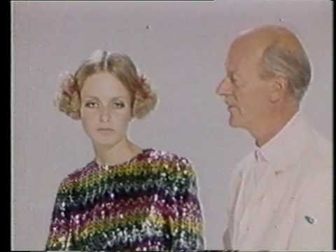 Twiggy Dame Edna Simon Dee And Others In 1967