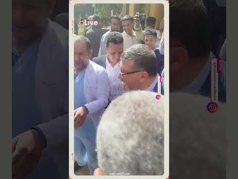 بالزغاريد محافظ قنا يجبر بخاطر عاملة بمستشفى الوقف طلبت التقاط صورة تذكرية معه غالي والطلب رخيص بالزغاريد محافظ قنا يجبر بخاطر عاملة بمستشفى الوقف طلبت التقاط صورة تذكرية معه غالي والطلب رخيص