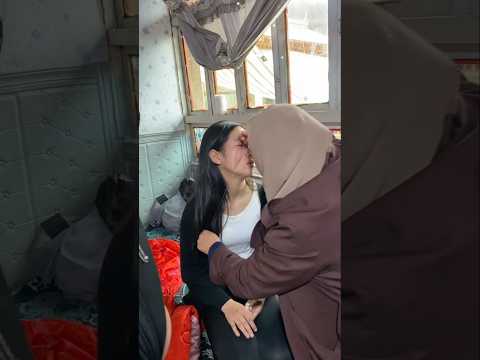 Chinese Muslim Bride Prepares For Her Wedding