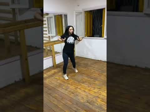 البت اللي قلبت التيك توك افجر رقص بنت علي مهرجان مالك يام صورم 18