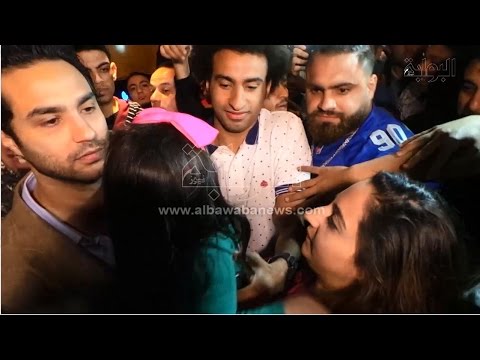 ربيع و كريم فهمي ينقذان طفلة من زحام العرض الخاص لـ حسن وبلقظ