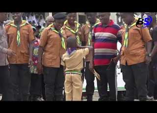  SKAUTI MDOGO AKIONYESHA UWEZO WA KWATA ZA KIJESHI