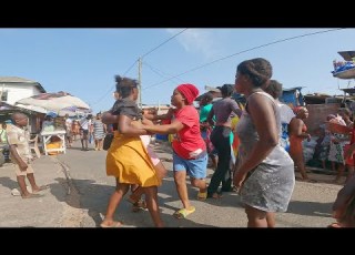 ANGRY AFRICAN WOMEN FIGHTING IN LOCAL COMMUNITY GHANA