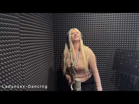 LADYNSAX DANCING