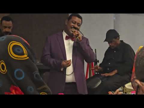 الفنان الطيب مدثر اغنيه مداعب الغصن الرطيب حفله الرياض سيناريو لاونج الفنان الطيب مدثر اغنيه مداعب الغصن الرطيب حفله الرياض سيناريو لاونج