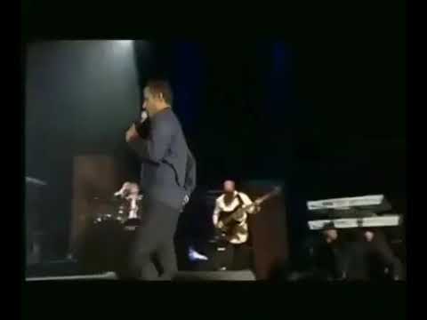 أفضل حفل لشاب مامي يغني للمرحوم الشاب حسني مازال تصاويرك عندي